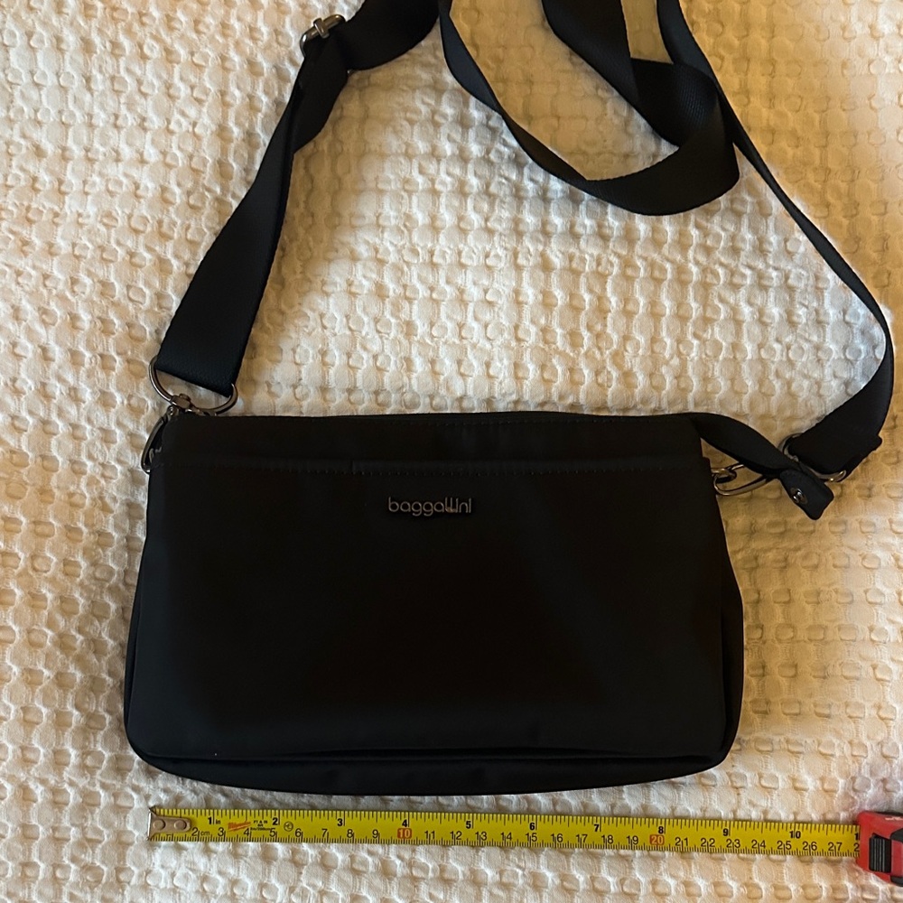 Baggallini Small Black crossbody Bag